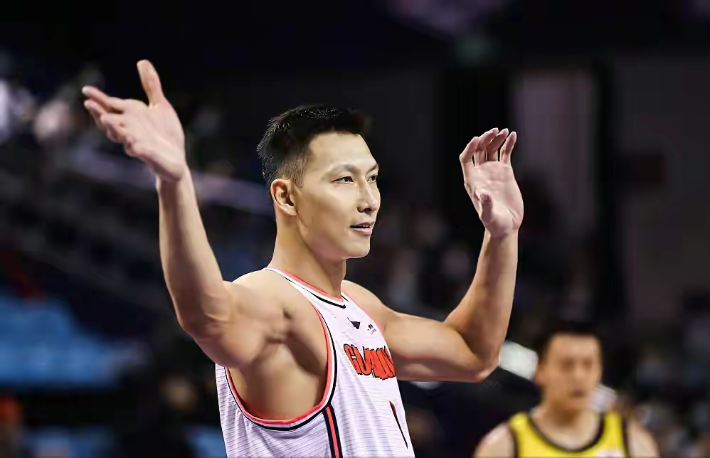 Rookie在中国队比赛中反败为胜，刷新纪录引发热议！引发球迷热议(宋进义rookie百科)