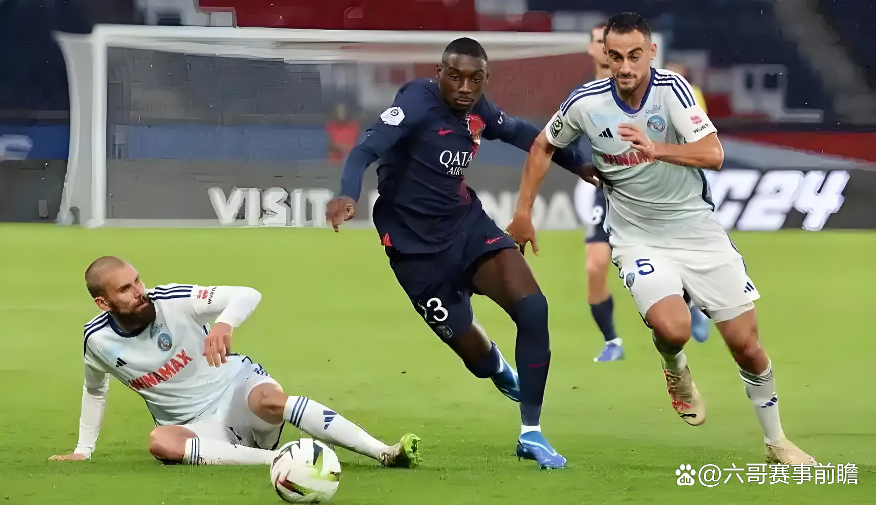 法兰克福训练开放日，冲刺阶段门线救险引欢呼，法甲在即，球队文化再被提及的简单介绍