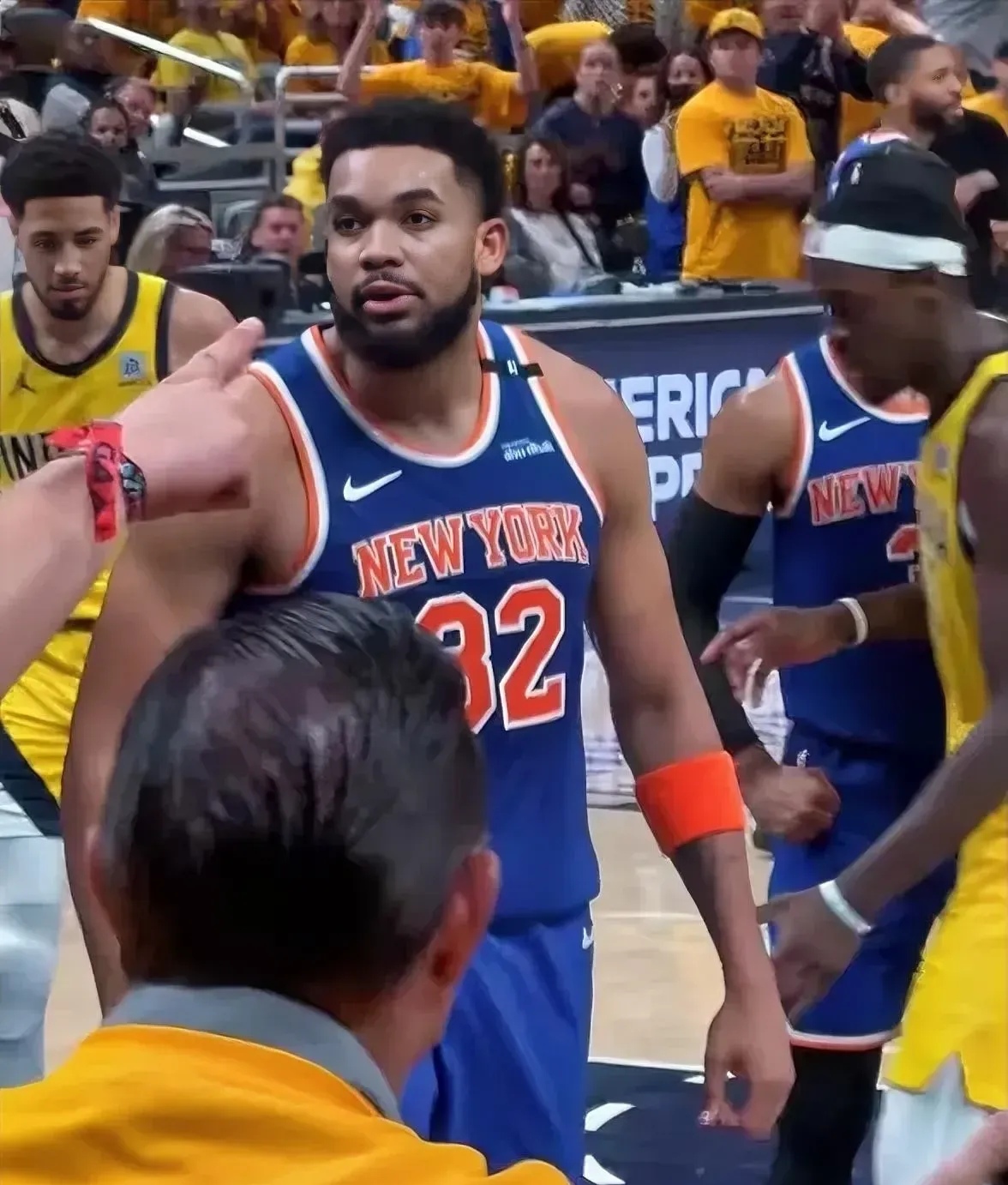 爱游戏体育官方网站包含赛前纽约尼克斯备战亚冠；豪取连胜细节曝光；压力陡增；身体对抗强度拉满的词条