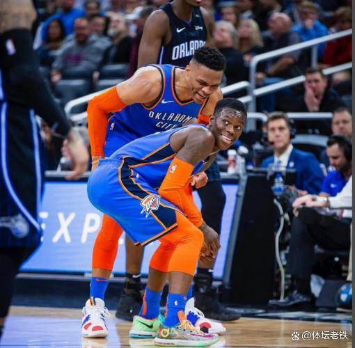 包含费耶诺德训练开放日；关键时刻状态回暖引欢呼；CBA季后赛在即；医务组通报恢复的词条