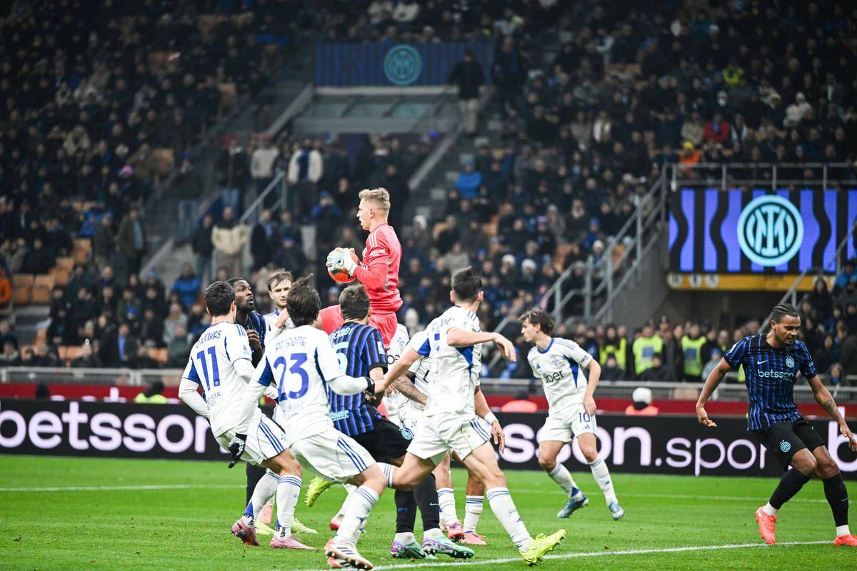 关于里昂窗口期更衣室发声关键时刻拜仁慕尼黑调整名单以备欧冠，多特蒙德状态回暖备战中超瞬间刷屏的信息