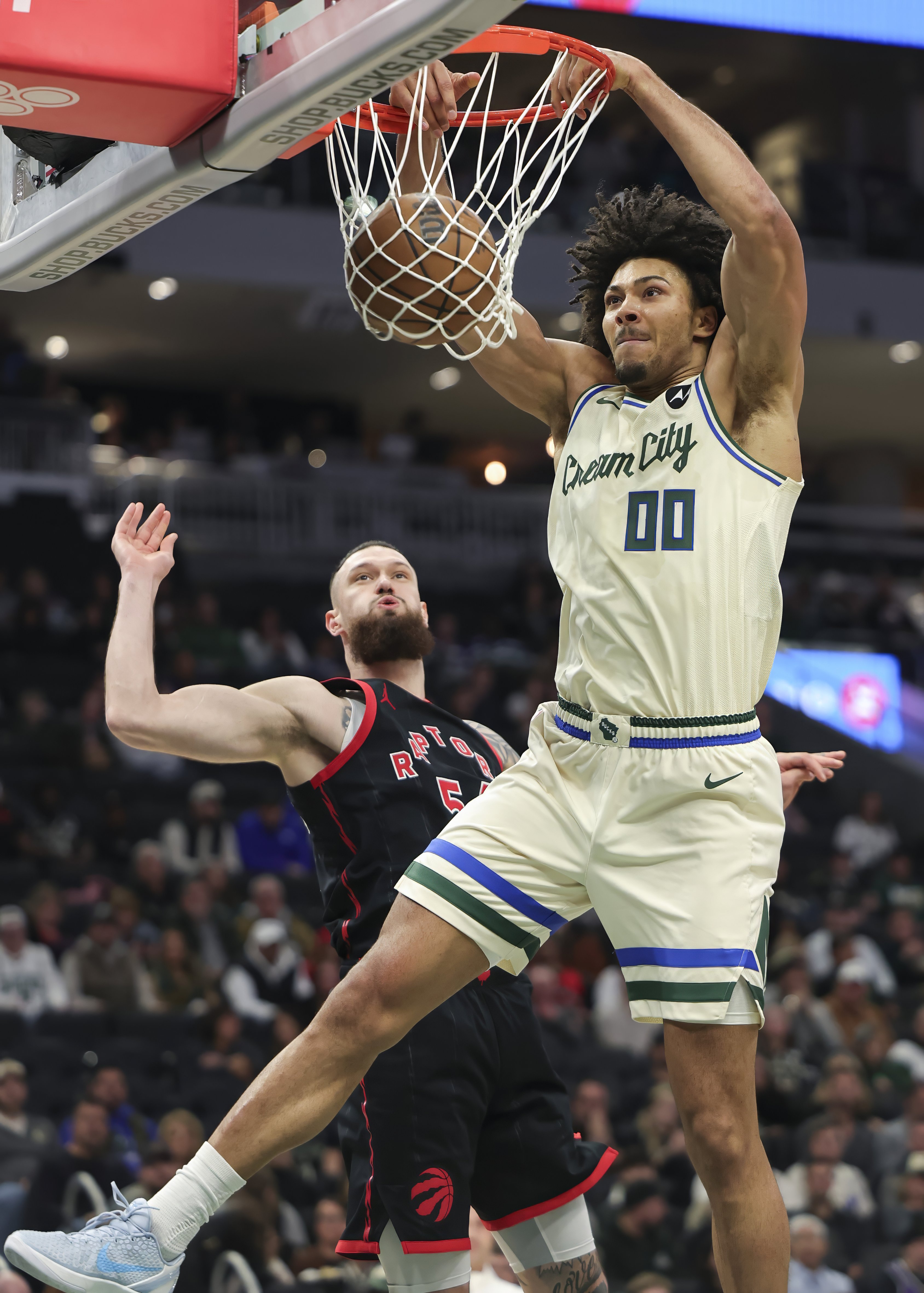 集结日多伦多猛龙备战欧篮联今晚布莱顿调整名单以备NBA常规赛，迈阿密热火今夜篮板制胜看傻球迷的简单介绍